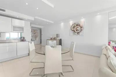 Cuisine ou kitchenette dans l'établissement REF 1181 - Cannes Croisette - Sea view apartment for rent