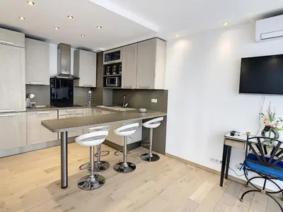 Cuisine ou kitchenette dans l'établissement Grand studio cabine à côté des plages NER634