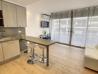 Cuisine ou kitchenette dans l'établissement Grand studio cabine à côté des plages NER634