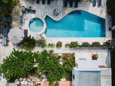 Piscine de l'établissement Hôtel La Villa Cannes ou située à proximité