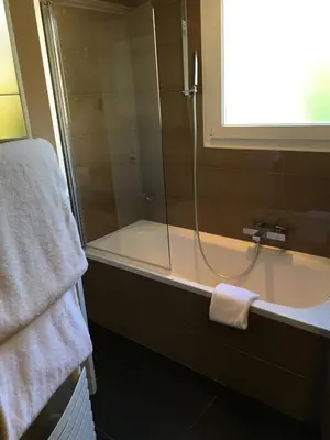 Salle de bains dans l'établissement Hôtel La Villa Cannes