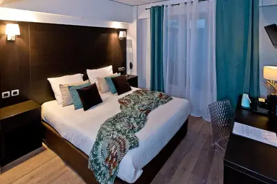 Un ou plusieurs lits dans un hébergement de l'établissement ATH hôtel Athénée