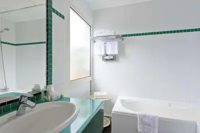 Salle de bains dans l'établissement Best Western Astoria