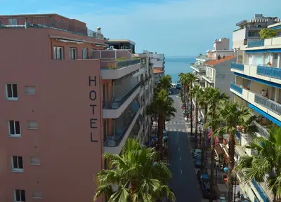 Vue générale sur la mer ou vue sur la mer prise depuis l'hôtel