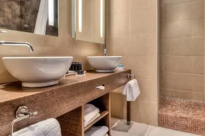 Salle de bains dans l'établissement AC Hotel by Marriott Ambassadeur Antibes - Juan Les Pins