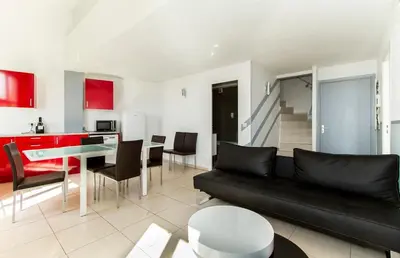 Cuisine ou kitchenette dans l'établissement Florella République Apartment