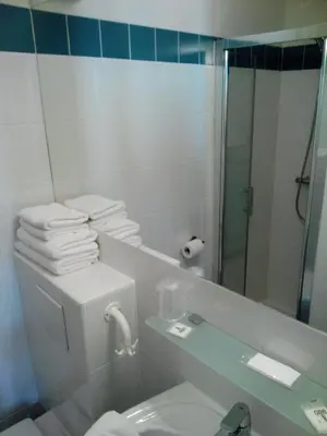 Salle de bains dans l'établissement Hôtel Brimer Cannes