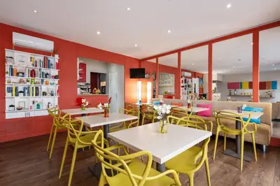 Coin salon dans l'établissement Hôtel Brimer Cannes
