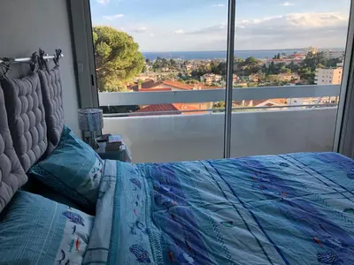 Un ou plusieurs lits dans un hébergement de l'établissement appartement vue mer panoramique
