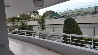 Balcon ou terrasse dans l'établissement Studio Apartment between Nice and Cannes - Marina baie des Anges - Beach, restaurants, shops - tea/coffee/sugar/bed linen and towels