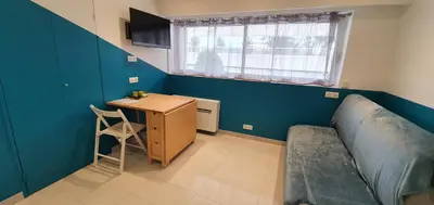 Télévision ou salle de divertissement dans l'établissement Studio Apartment between Nice and Cannes - Marina baie des Anges - Beach, restaurants, shops - tea/coffee/sugar/bed linen and towels