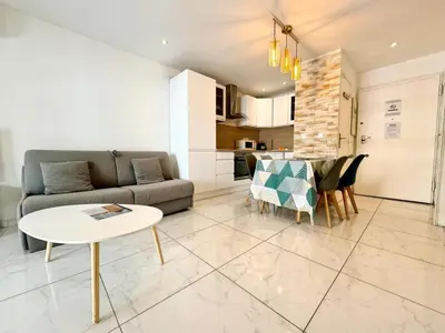 Cuisine ou kitchenette dans l'établissement Villa D'Este - Apt 4 prs - clim - 300m plage - piscine-parking en option