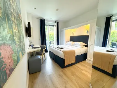 Un ou plusieurs lits dans un hébergement de l'établissement Hôtel de Provence