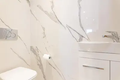 Salle de bains dans l'établissement On La Croisette: new 2 bedrooms with sea view