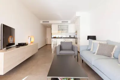 Télévision ou salle de divertissement dans l'établissement On la Croisette: luxe 2 bedrooms/ 2 baths