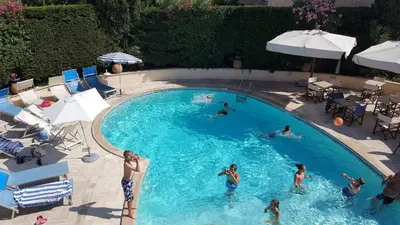 Piscine de l'établissement Hôtel Restaurant de la Mer ou située à proximité