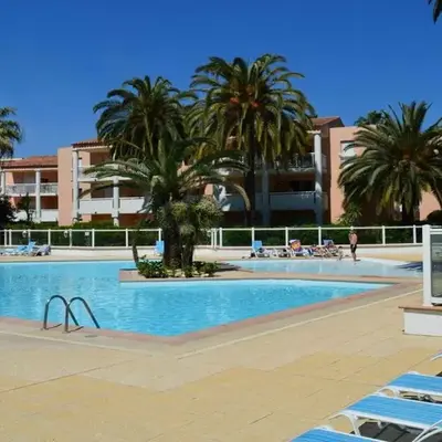 T2 avec piscine et salle de sport