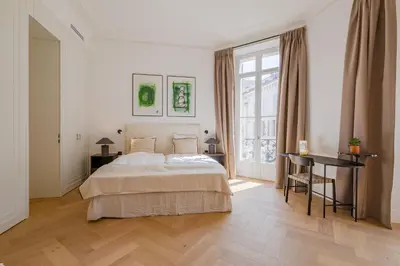 Un ou plusieurs lits dans un hébergement de l'établissement La Guitare 22 - Spacious 1 BR apartment in the center of Cannes, right behind Grand Hotel