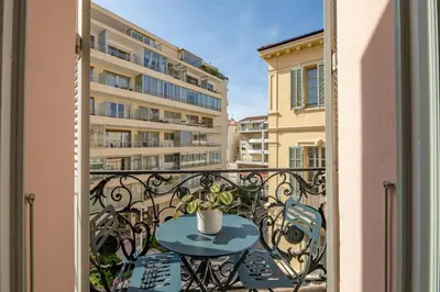 Balcon ou terrasse dans l'établissement La Guitare 23 - Large modern studio with balcony in center of Cannes, just behind Grand Hotel