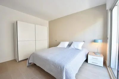 Un ou plusieurs lits dans un hébergement de l'établissement 3-Room Apartment in the Heart of Cannes
