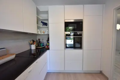 Cuisine ou kitchenette dans l'établissement Stunning 3-Br Apartment with Large Terrace and Pool