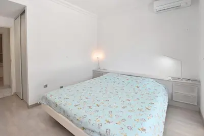 Un ou plusieurs lits dans un hébergement de l'établissement Stunning 3-Br Apartment with Large Terrace and Pool