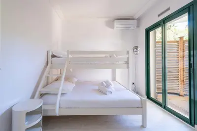Un ou plusieurs lits dans un hébergement de l'établissement Stunning 3-Br Apartment with Large Terrace and Pool