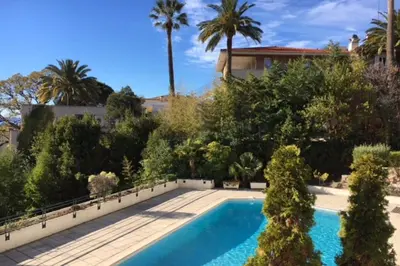 Piscine de l'établissement Stunning 3-Br Apartment with Large Terrace and Pool ou située à proximité