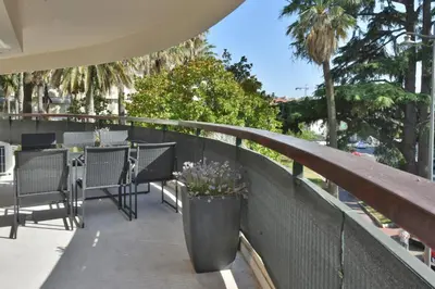 Balcon ou terrasse dans l'établissement CANNES - 2-BR flat 15-min walk to the beaches