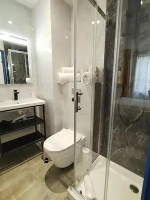 Salle de bains dans l'établissement Appia Hotel