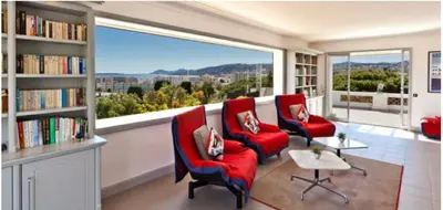 Vue générale sur la montagne ou vue sur la montagne depuis la villa