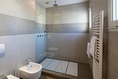 Salle de bains dans l'établissement Arthur Properties Bel Air