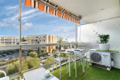 Jardin de l'établissement Joli grand appartement terrasse lit 180X200 vue mer 10min plages