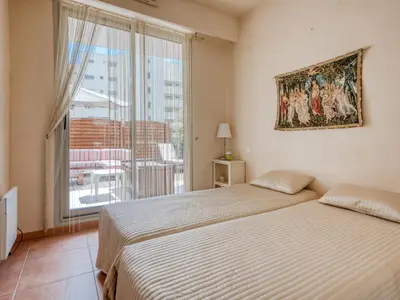 Un ou plusieurs lits dans un hébergement de l'établissement Apartment Les allées du Cap-3 by Interhome