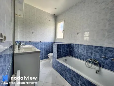 Salle de bains dans l'établissement Villa Azurella