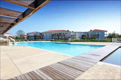 Piscine de l'établissement Domaine Juan Flore ou située à proximité