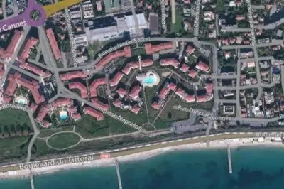 Vue générale sur la mer ou vue sur la mer prise depuis l'appartement