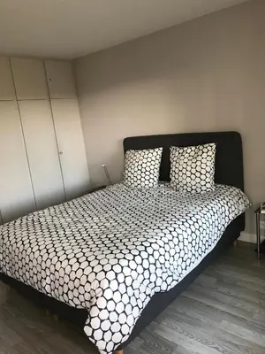 Un ou plusieurs lits dans un hébergement de l'établissement Très beau T2 dans parc montfleury ,proche centre ,au calme 44 bd Montfleury