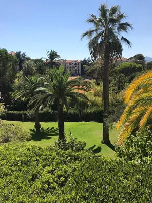 Jardin de l'établissement Très beau T2 dans parc montfleury ,proche centre ,au calme 44 bd Montfleury