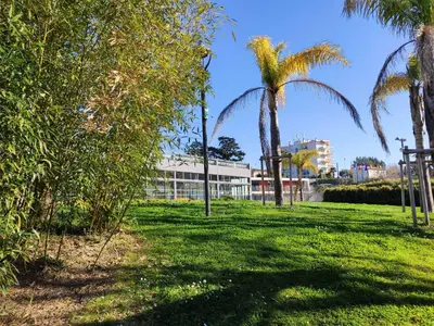 Jardin de l'établissement Très beau T2 dans parc montfleury ,proche centre ,au calme 44 bd Montfleury