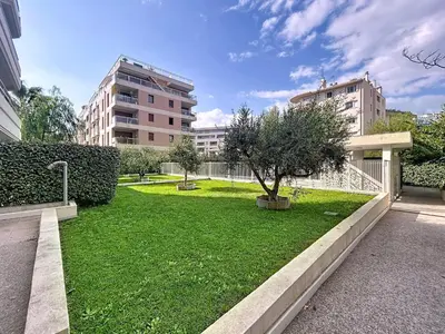 Jardin de l'établissement Appartement Danaé Antibes