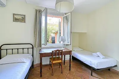 Un ou plusieurs lits dans un hébergement de l'établissement L'ORANGER maison pittoresque et confortable proche des plages, Croisette et centre-ville