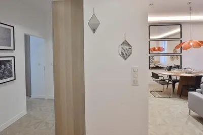 Plan de l'établissement Modern 3-Br Apartment in City Center 5 Minutes from Palais and Beache