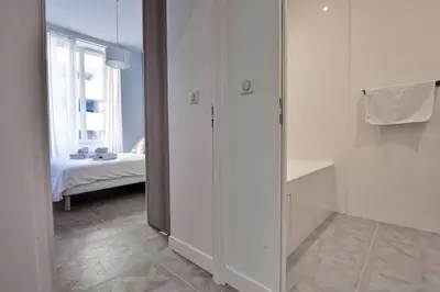 Un ou plusieurs lits dans un hébergement de l'établissement Modern 3-Br Apartment in City Center 5 Minutes from Palais and Beache