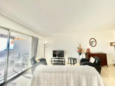 Un ou plusieurs lits dans un hébergement de l'établissement Vezelay, by Welcome to Cannes