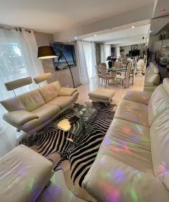 Coin salon dans l'établissement VILLA BEAUSEJOUR