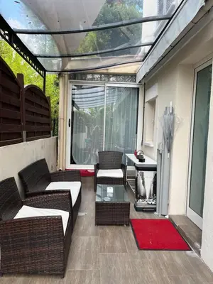 Coin salon dans l'établissement VILLA BEAUSEJOUR