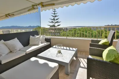 Balcon ou terrasse dans l'établissement Close to downtown Cannes swimming pool and sea view