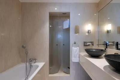 Salle de bains dans l'établissement Mouratoglou Hotel & Resort