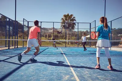 Tennis ou squash au sein de l'hôtel ou à proximité